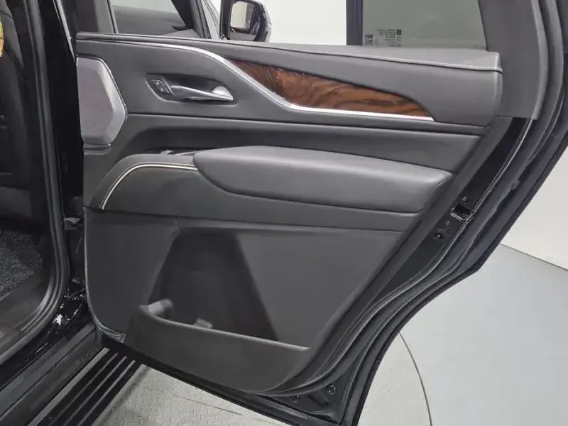 2023 Cadillac Escalade с пробегом 49 109 км