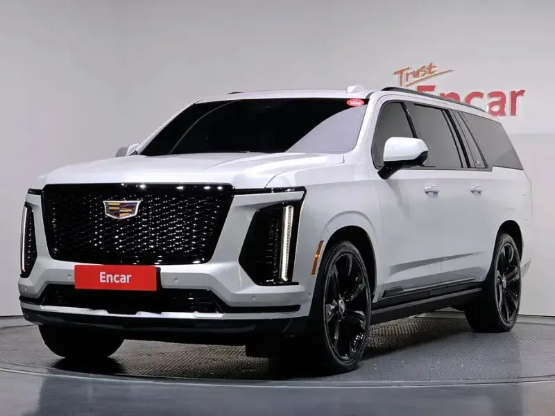 2025 Cadillac Escalade с пробегом 5 888 км