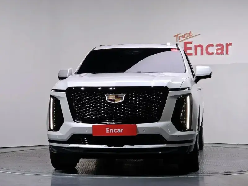 2025 Cadillac Escalade с пробегом 5 888 км