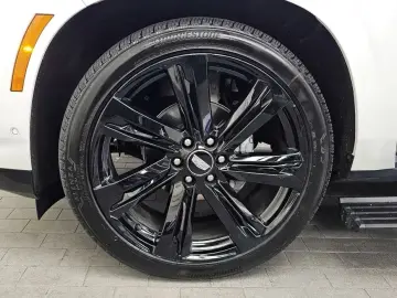 2025 Cadillac Escalade с пробегом 5 888 км