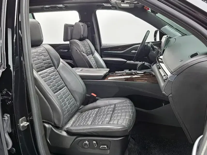2022 Cadillac Escalade с пробегом 57 709 км