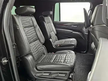2022 Cadillac Escalade с пробегом 57 709 км