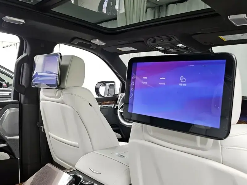 2025 Cadillac Escalade с пробегом 5 888 км