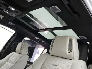 2025 Cadillac Escalade с пробегом 5 888 км