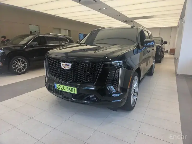 2025 Cadillac Escalade с пробегом 9 244 км