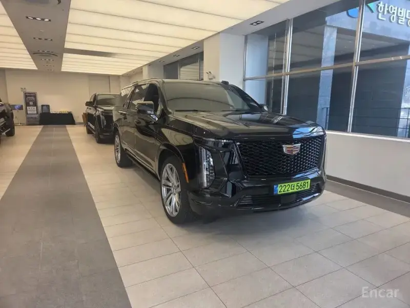 2025 Cadillac Escalade с пробегом 9 244 км