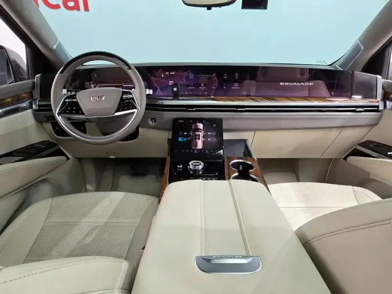 2025 Cadillac Escalade с пробегом 12 191 км