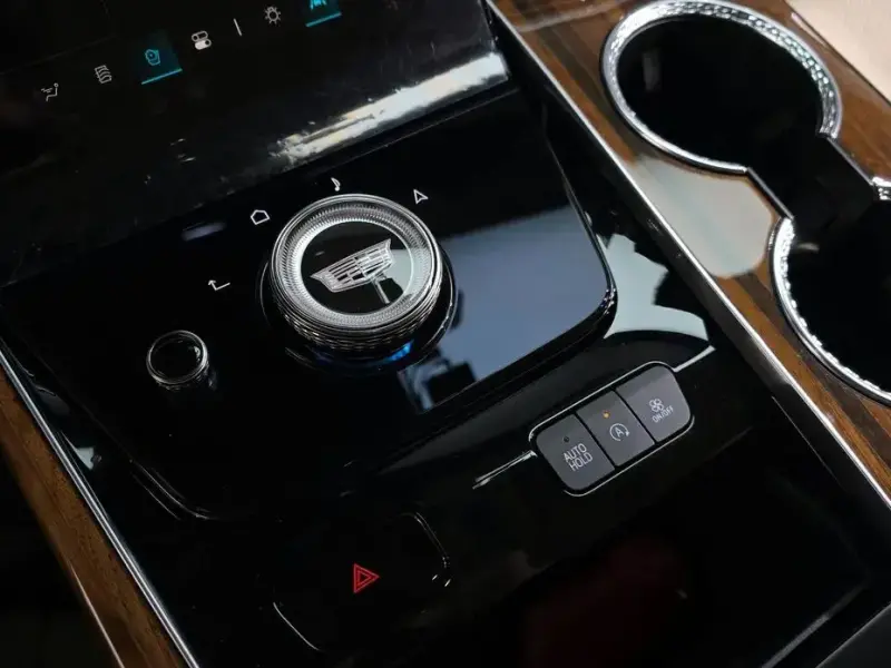 2025 Cadillac Escalade с пробегом 12 191 км