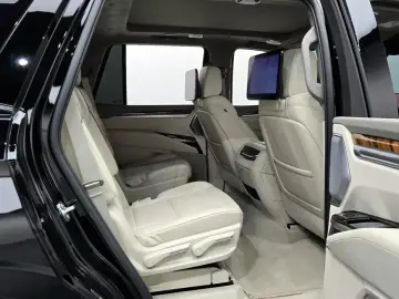 2025 Cadillac Escalade с пробегом 12 191 км