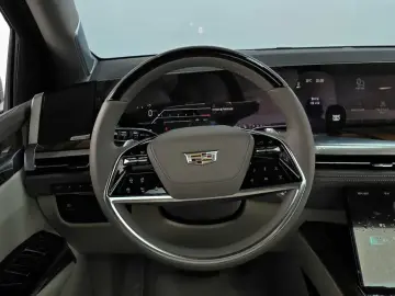 2025 Cadillac Escalade с пробегом 12 191 км