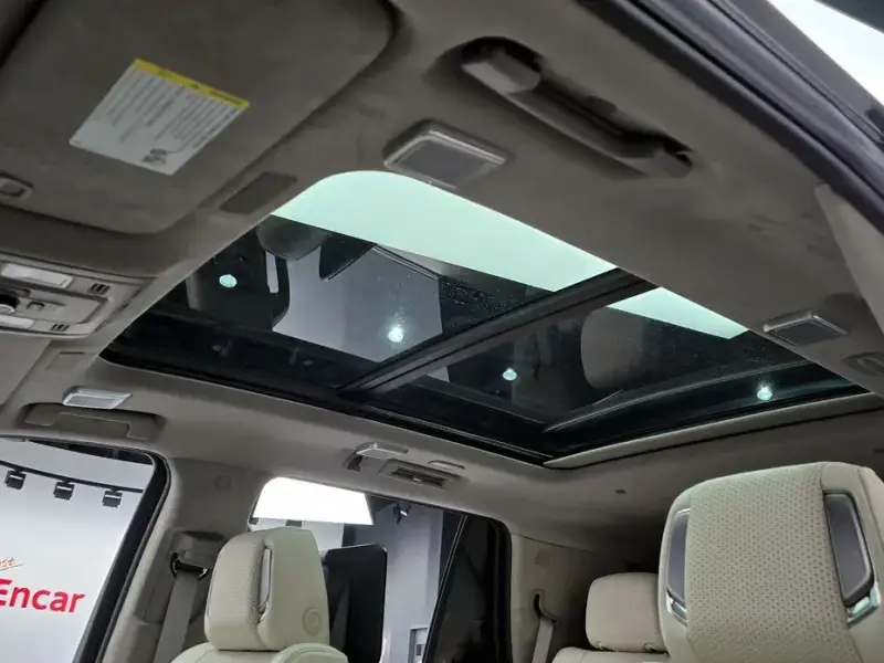 2025 Cadillac Escalade с пробегом 12 191 км