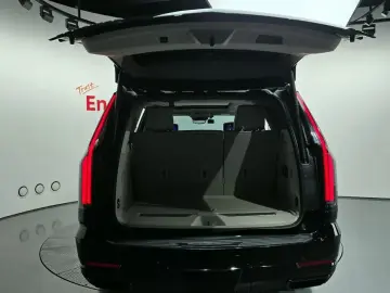 2025 Cadillac Escalade с пробегом 12 191 км