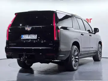 2024 Cadillac Escalade с пробегом 22 684 км