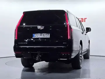 2024 Cadillac Escalade с пробегом 22 684 км