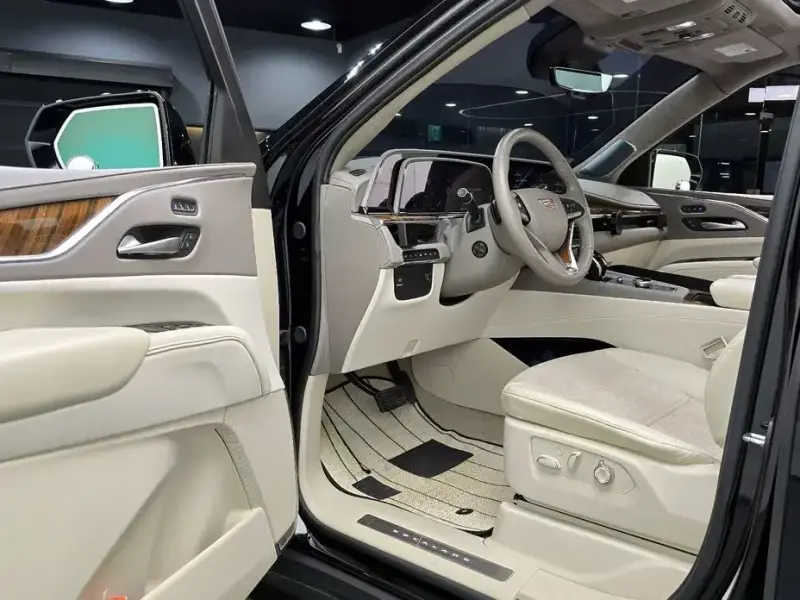 2024 Cadillac Escalade с пробегом 22 684 км