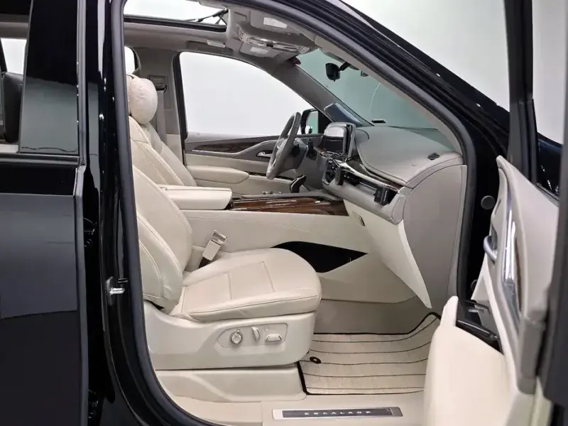 2024 Cadillac Escalade с пробегом 22 684 км