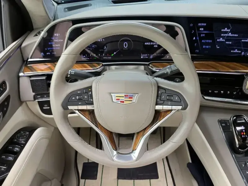 2024 Cadillac Escalade с пробегом 22 684 км