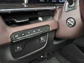 2022 Cadillac Escalade с пробегом 90 909 км
