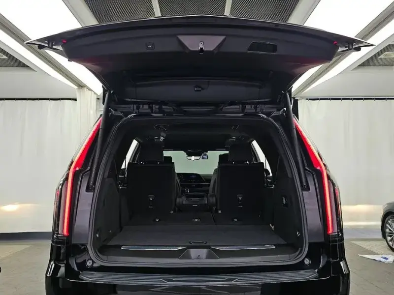 2022 Cadillac Escalade с пробегом 90 909 км