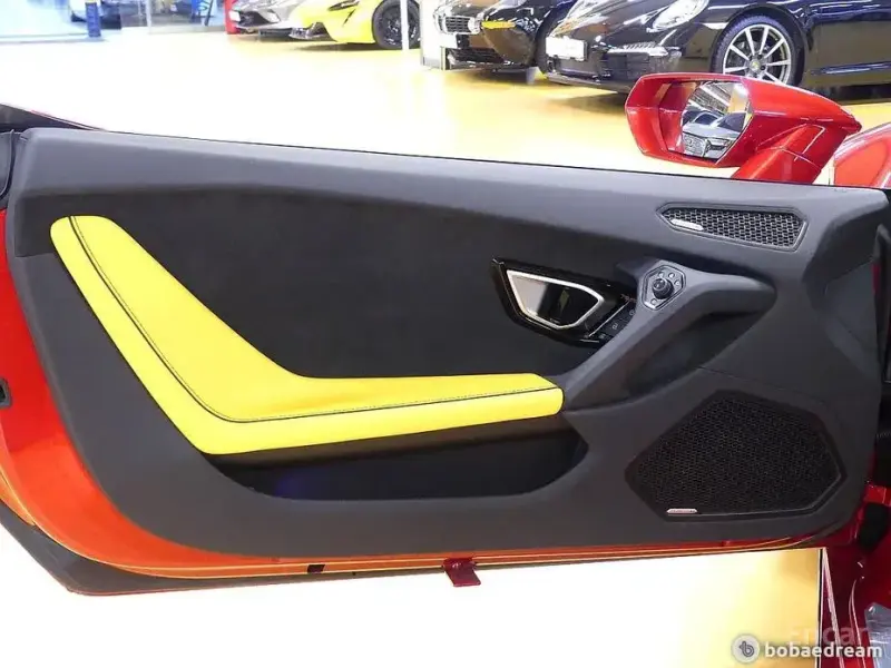 2023 Lamborghini Huracán с пробегом 9 400 км