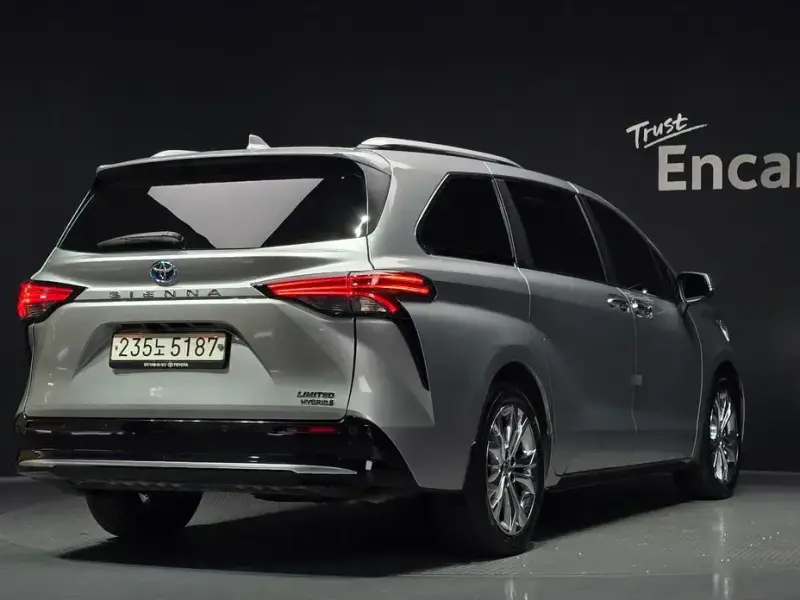 2023 Toyota Sienna с пробегом 68 149 км