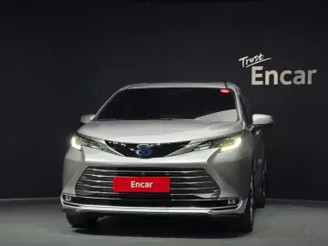 2023 Toyota Sienna с пробегом 68 149 км