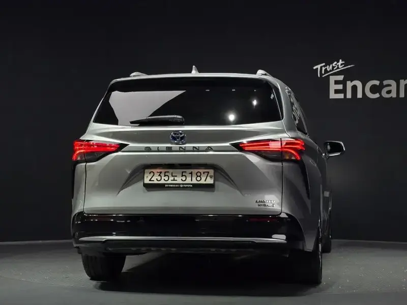 2023 Toyota Sienna с пробегом 68 149 км