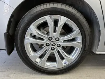 2023 Toyota Sienna с пробегом 68 149 км