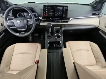2023 Toyota Sienna с пробегом 68 149 км