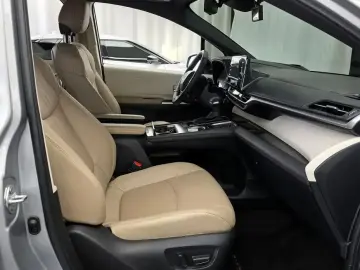 2023 Toyota Sienna с пробегом 68 149 км