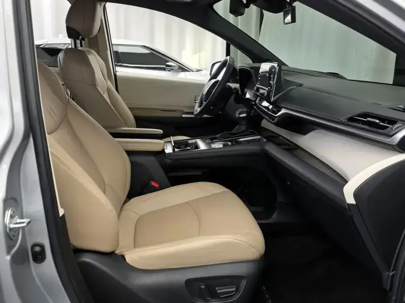 2023 Toyota Sienna с пробегом 68 149 км