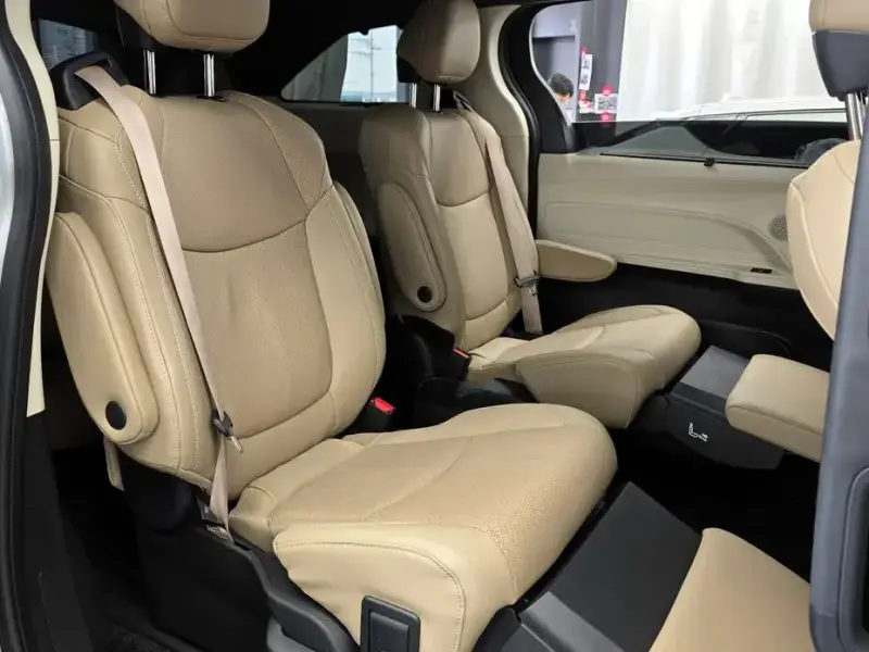 2023 Toyota Sienna с пробегом 68 149 км