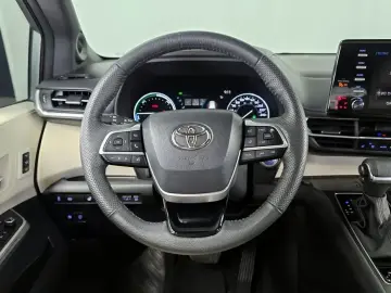 2023 Toyota Sienna с пробегом 68 149 км