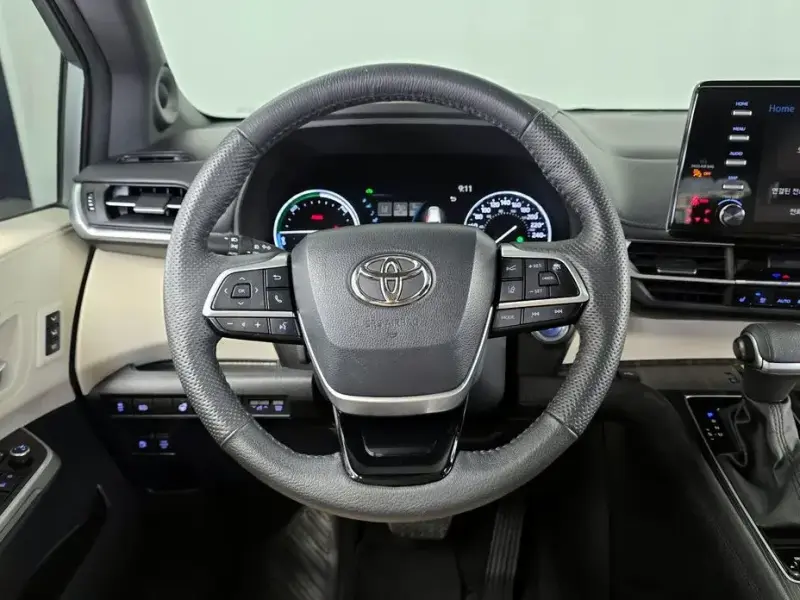 2023 Toyota Sienna с пробегом 68 149 км