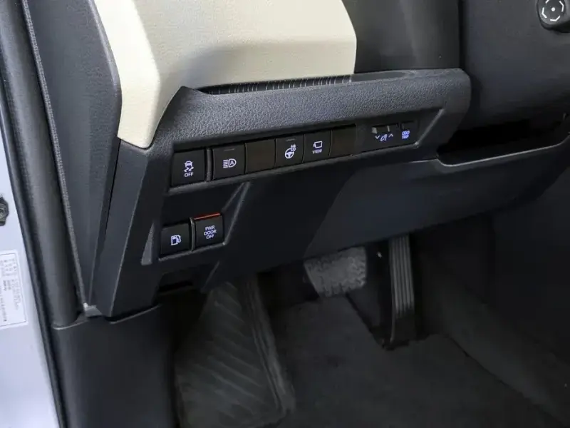 2023 Toyota Sienna с пробегом 68 149 км