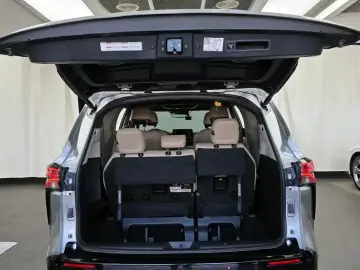 2023 Toyota Sienna с пробегом 68 149 км