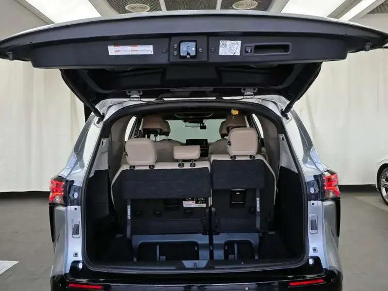 2023 Toyota Sienna с пробегом 68 149 км