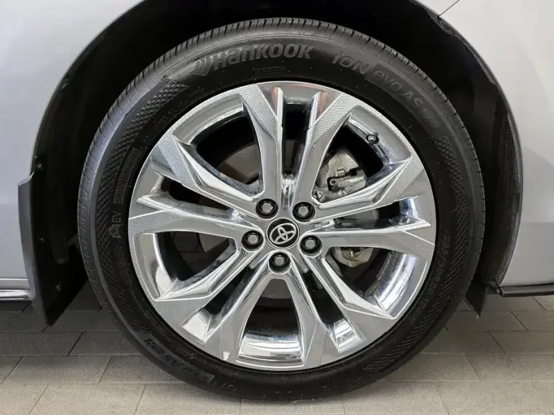 2023 Toyota Sienna с пробегом 68 149 км