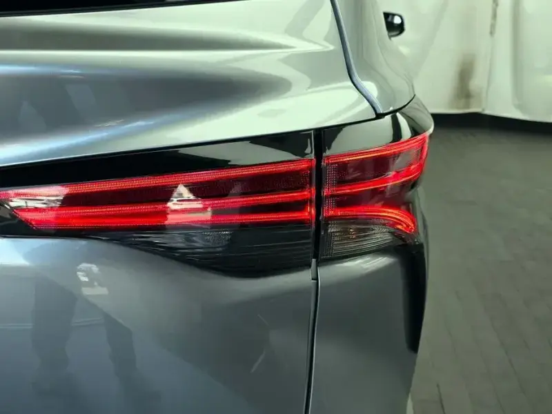 2023 Toyota Sienna с пробегом 68 149 км