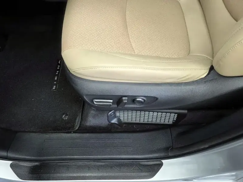 2023 Toyota Sienna с пробегом 68 149 км