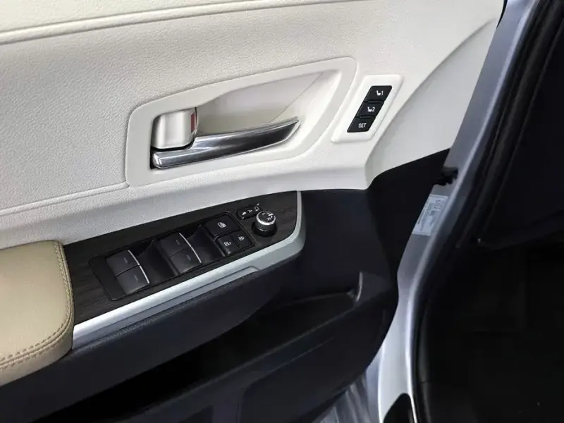2023 Toyota Sienna с пробегом 68 149 км