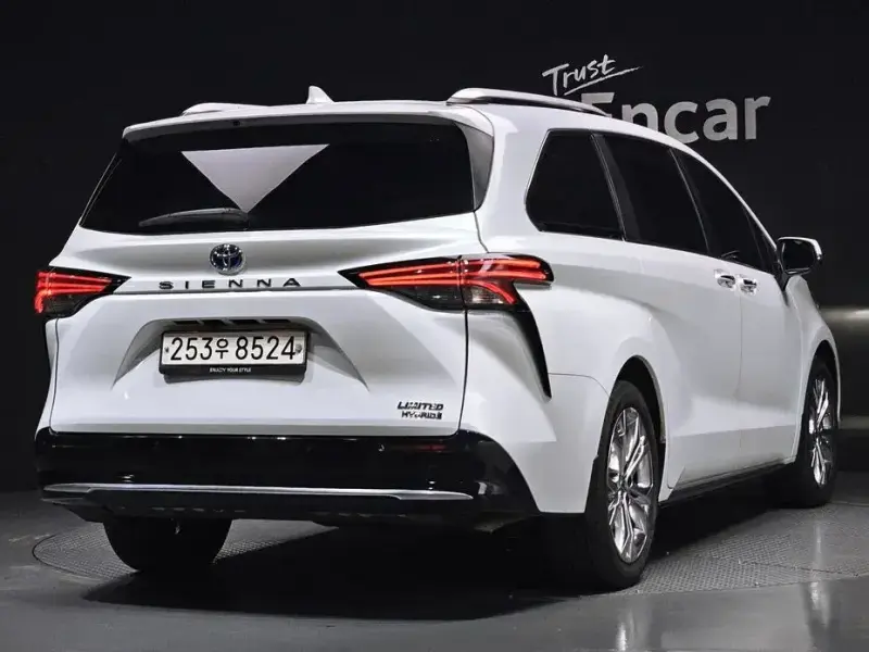 2022 Toyota Sienna с пробегом 31 393 км