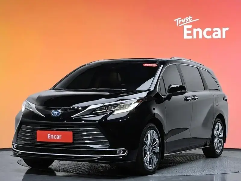 2023 Toyota Sienna с пробегом 28 552 км