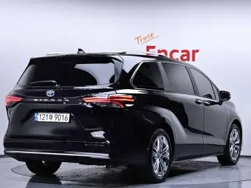 2023 Toyota Sienna с пробегом 28 552 км