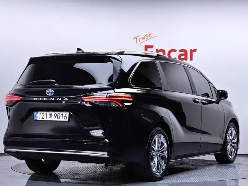 2023 Toyota Sienna с пробегом 28 552 км
