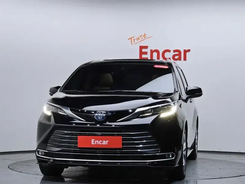 2023 Toyota Sienna с пробегом 28 552 км