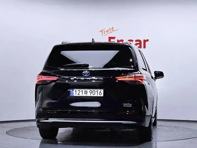 2023 Toyota Sienna с пробегом 28 552 км