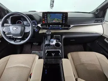 2023 Toyota Sienna с пробегом 28 552 км