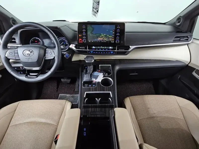 2023 Toyota Sienna с пробегом 28 552 км