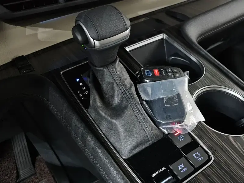2023 Toyota Sienna с пробегом 28 552 км